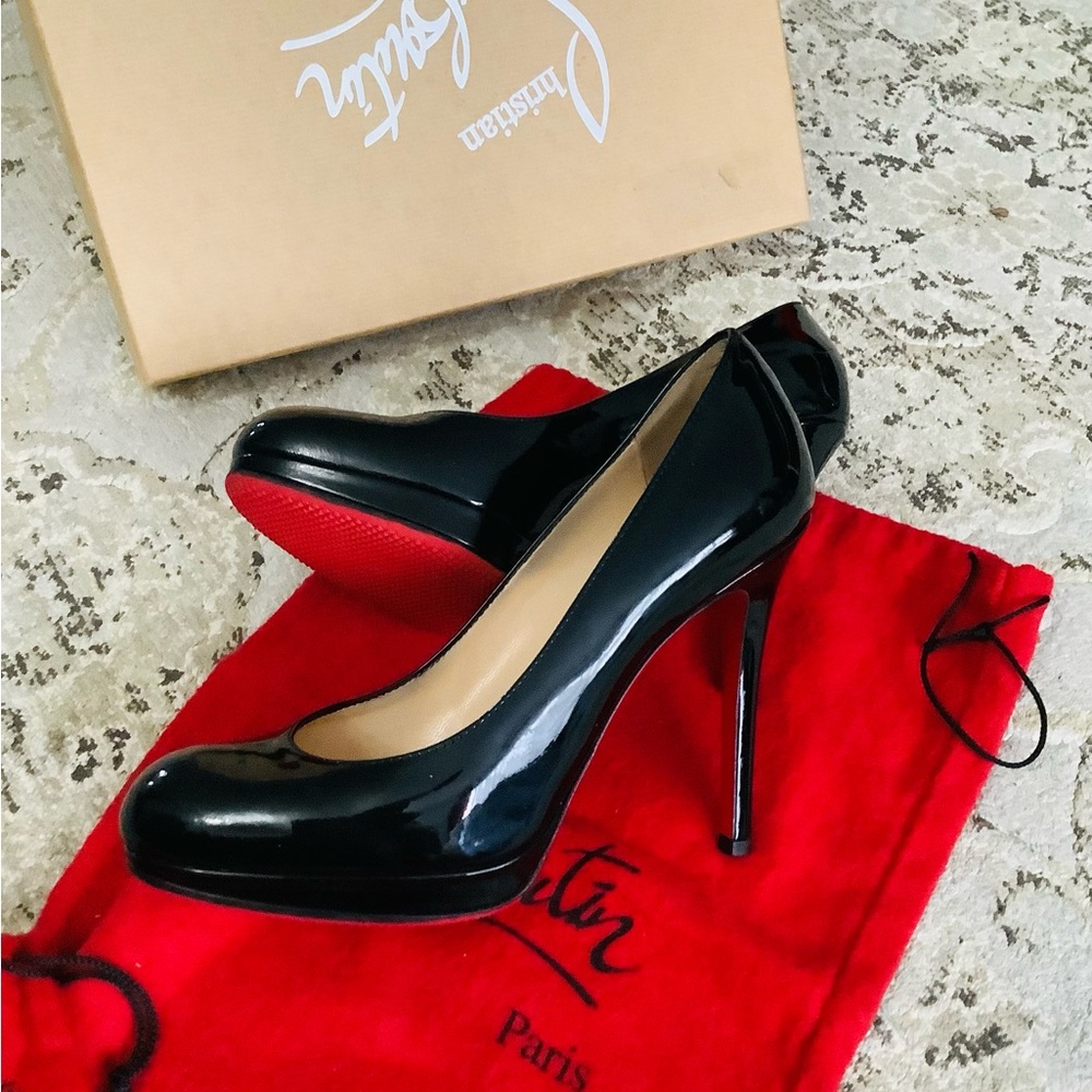Beautiful 🖤Christian Louboutin   ❤️pumps🔥🔥🔥
